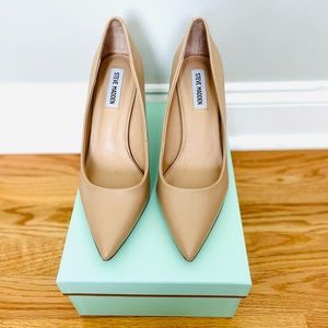 Steve Madden Nude Pumps